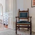 Guesthost - Charme D'epoca Centro Apartment *