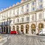 Guesthost - Charme D'epoca Centro Apartment Turin