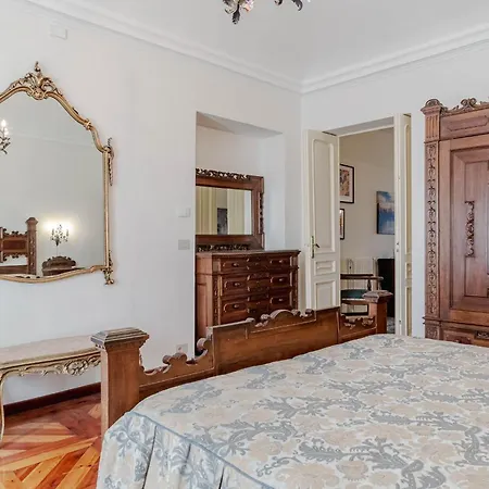 Guesthost - Charme D'epoca Centro Apartamento