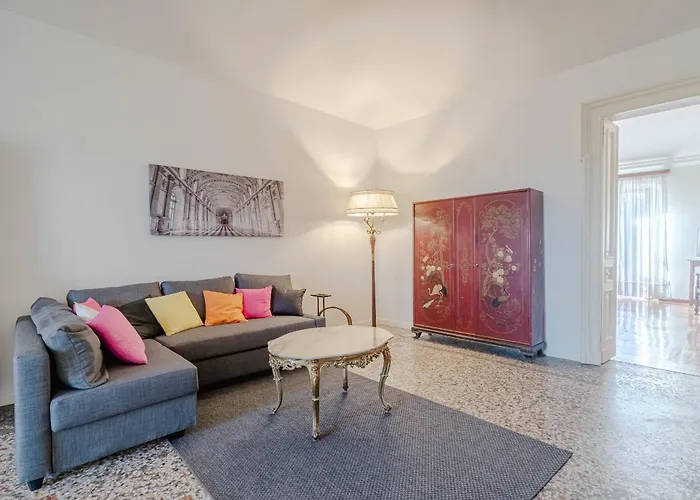 Guesthost - Charme D'epoca Centro Turin