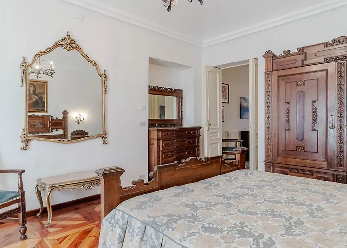 Guesthost - Charme D'epoca Centro Apartment