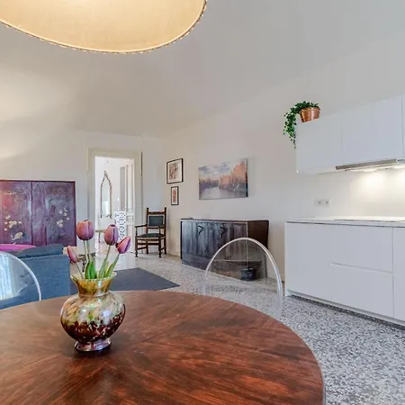 Guesthost - Charme D'epoca Centro Appartement